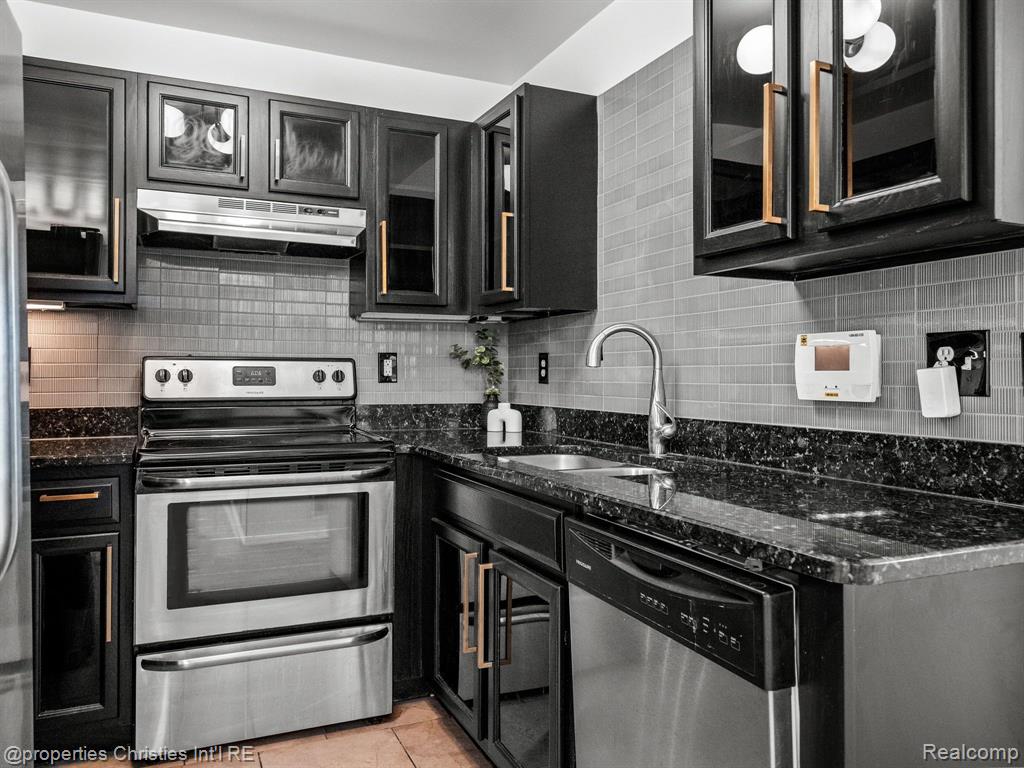 23206 CORNERSTONE VILLAGE Drive, Southfield, MI 48075 — Photo 10
