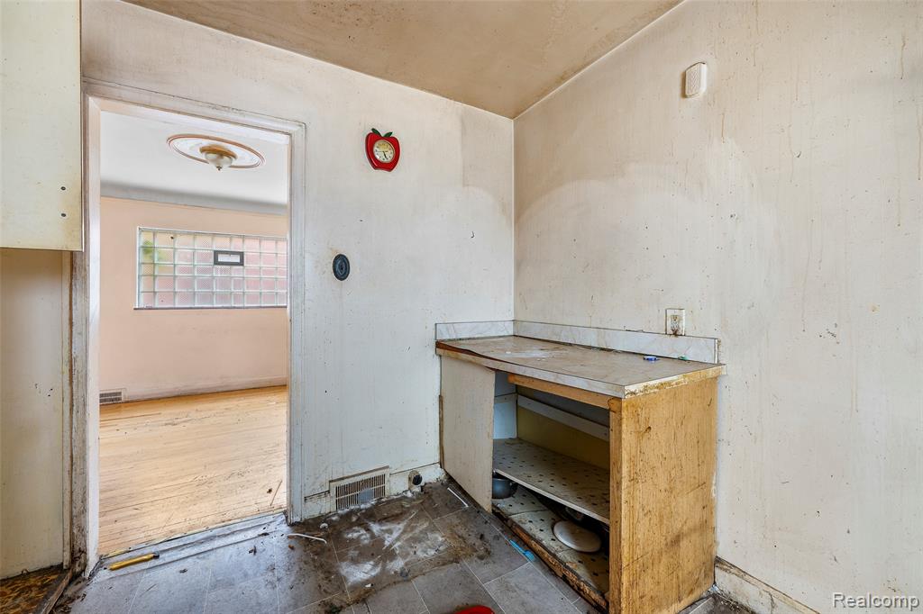 9549 Rutland Street, Detroit, MI 48227 — Photo 17