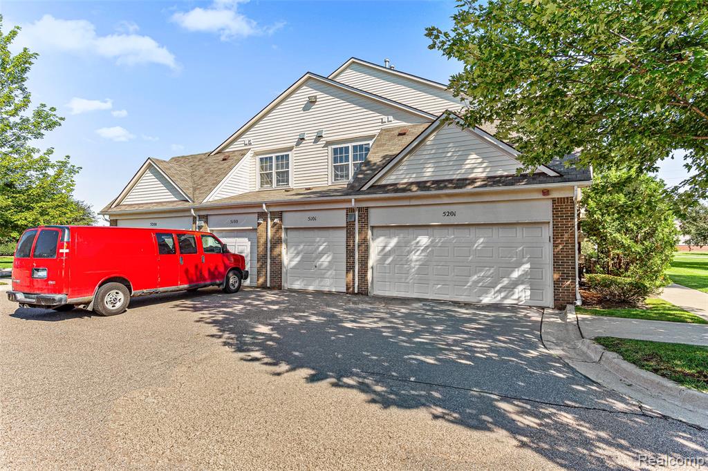 5201 Widgeon Lane, Walled Lake, MI 48390 — Photo 30