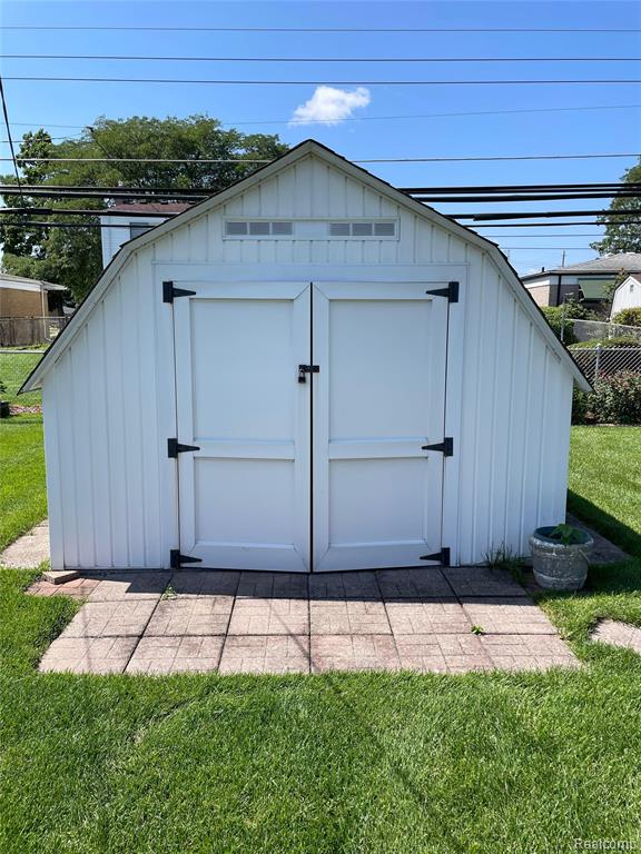 32827 DOVER Avenue, Warren, MI 48088 — Photo 71