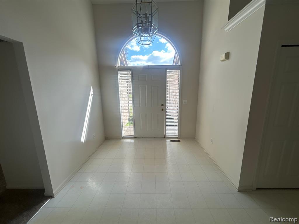 45401 DIAMOND POND Drive, Macomb, MI 48044 — Photo 15