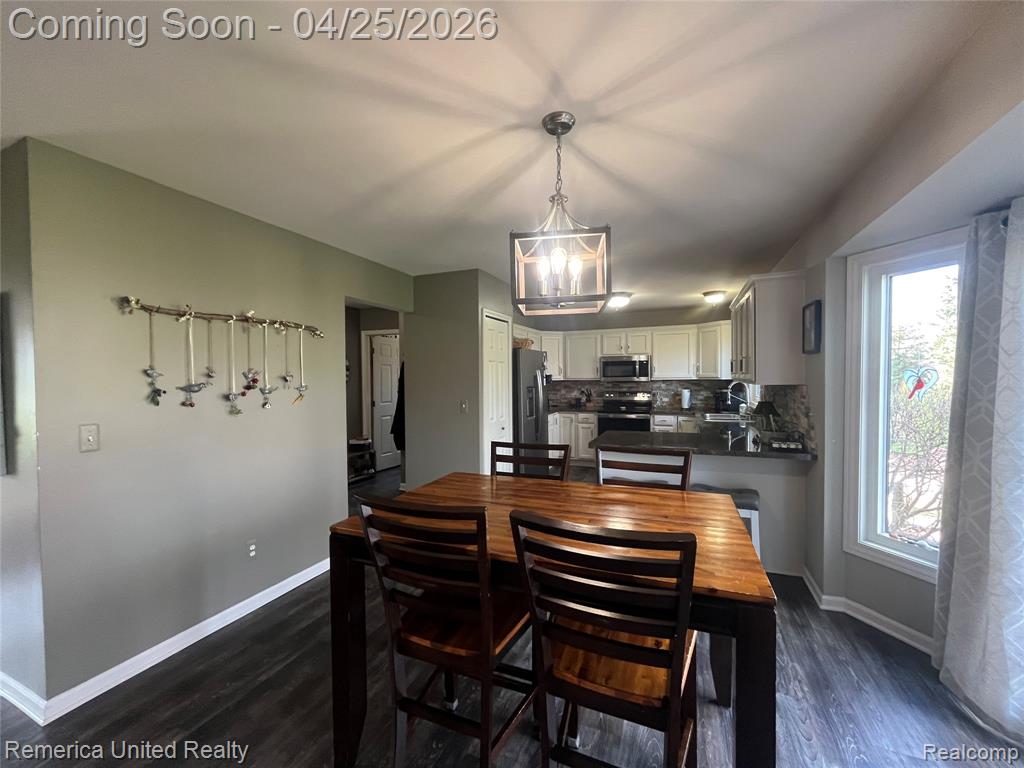 2505 Foxgrove Court, Highland, MI 48356 — Photo 12