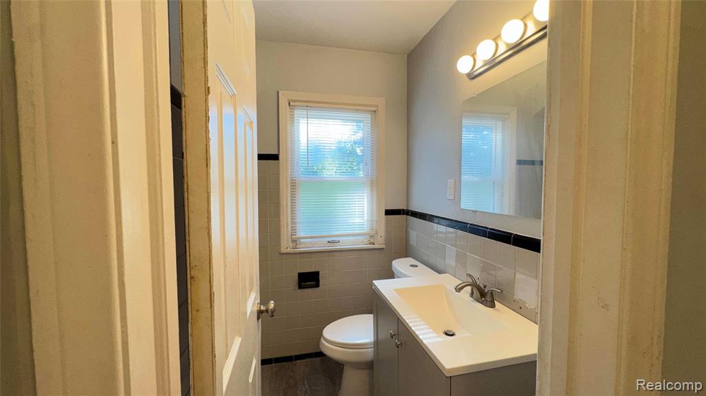 20244 MCCORMICK Street, Detroit, MI 48224 — Photo 9