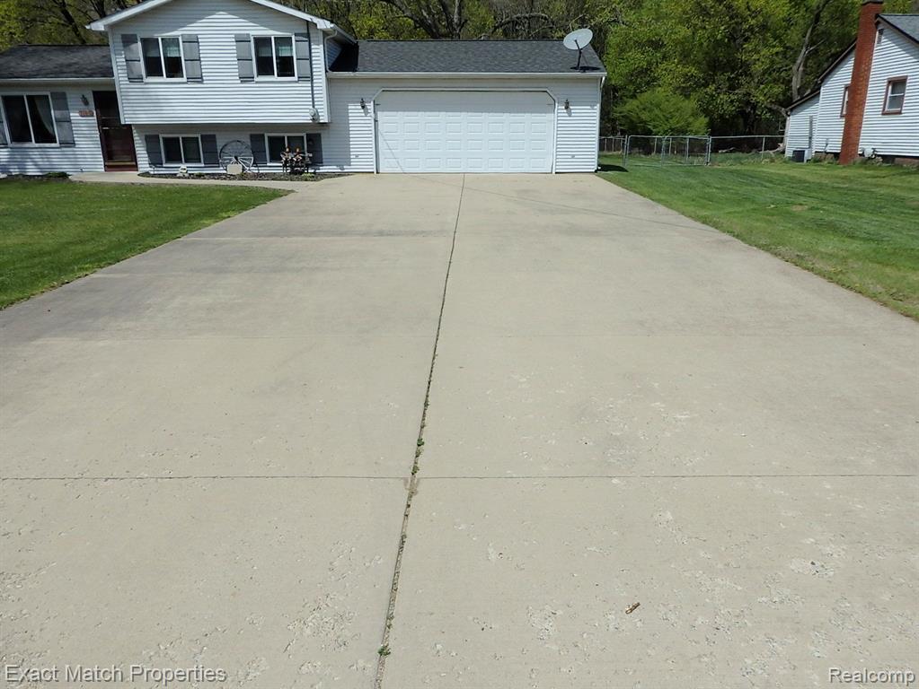 7180 HOWELL Avenue, Waterford, MI 48327 — Photo 4