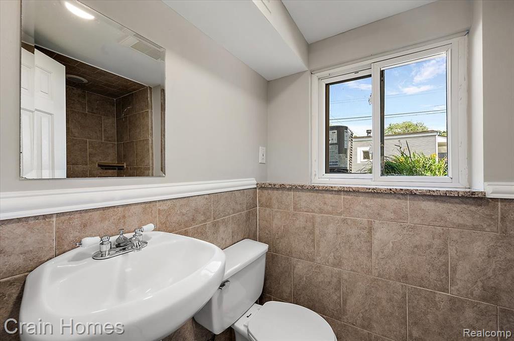 39648 Parklawn Drive, Sterling Heights, MI 48313 — Photo 36