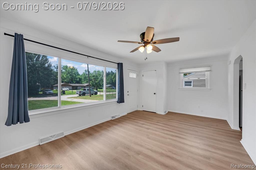 7168 Wedworth Street, Waterford, MI 48327 — Photo 11