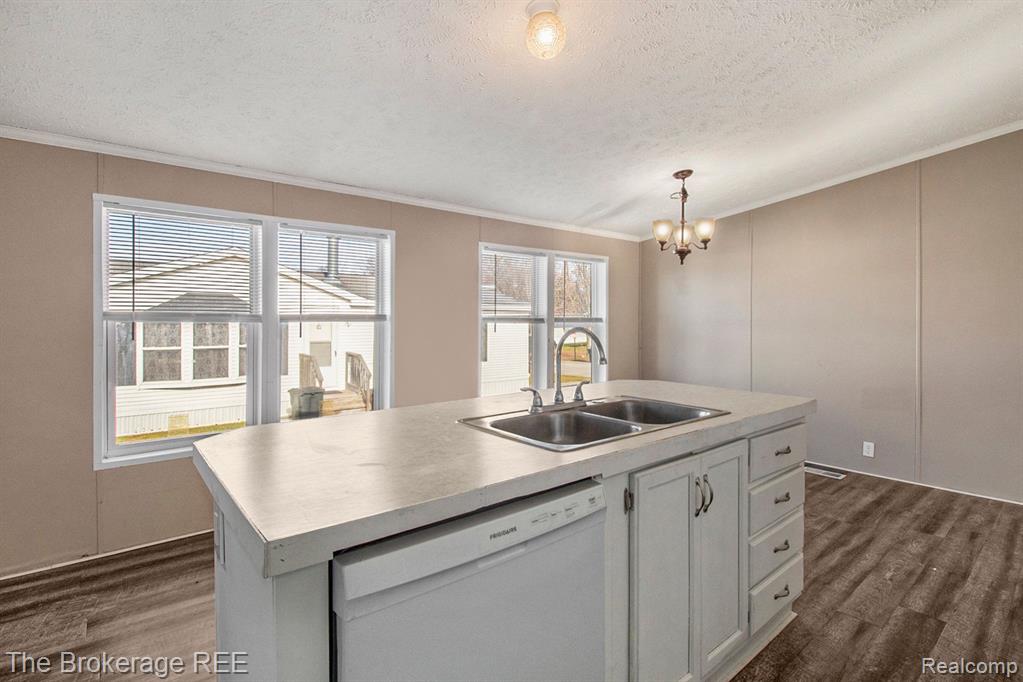 8448 Barkwood Circle, Fenton, MI 48430 — Photo 9
