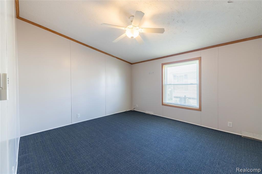 11160 Chestnut Run Court, South Lyon, MI 48178 — Photo 14