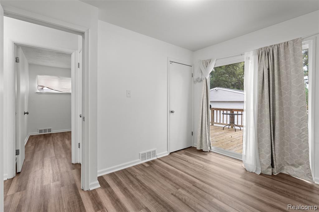 8938 Hugh Street, Livonia, MI 48150 — Photo 13