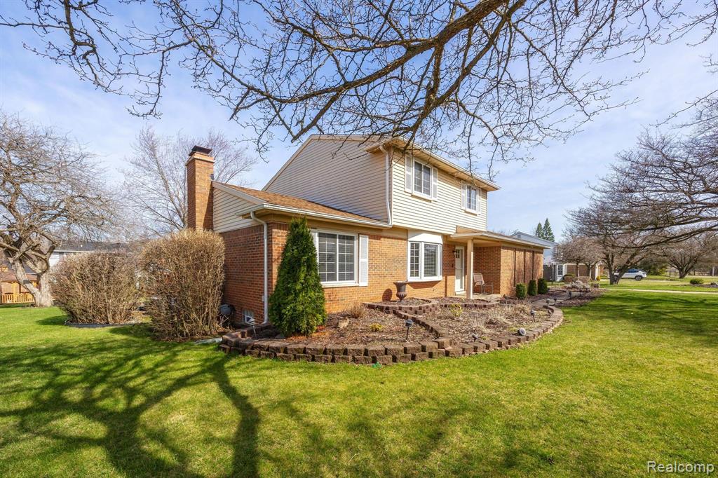 9722 BLAUVELT Drive, Grosse Ile, MI 48138 — Photo 3