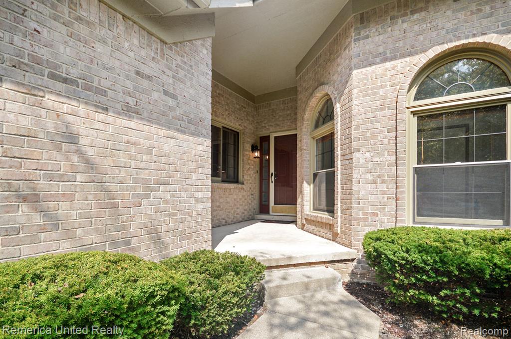 2781 HONEY SUCKLE Court, Wixom, MI 48393 — Photo 3