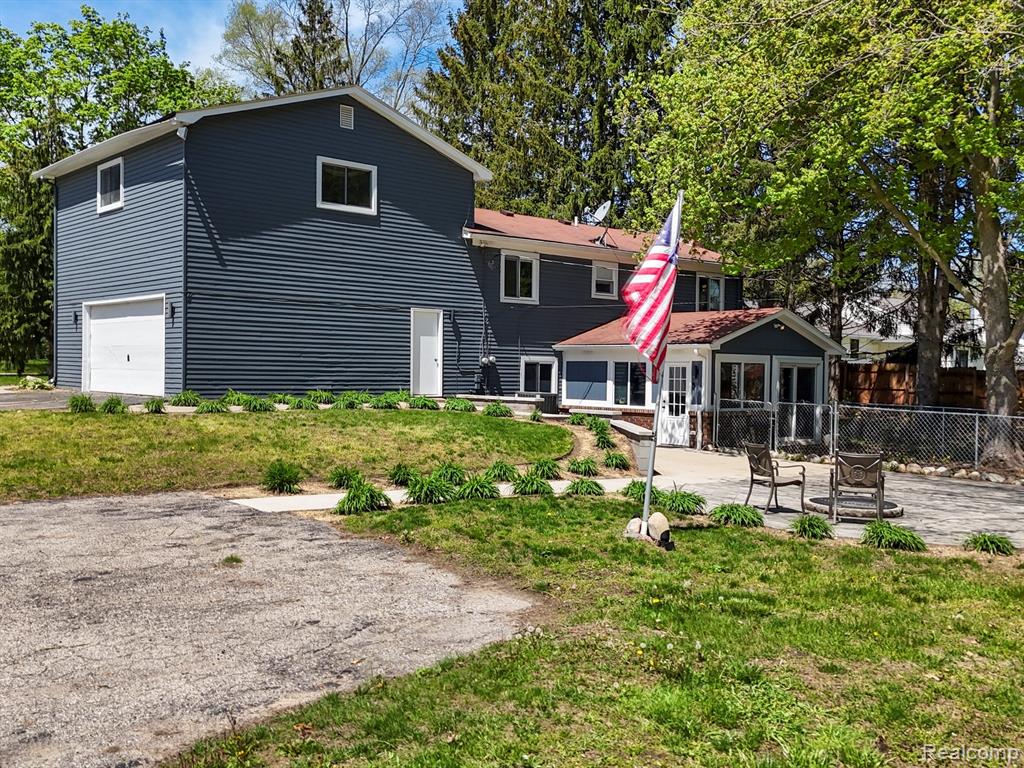 579 S HOSPITAL Road, Waterford, MI 48327 — Photo 35