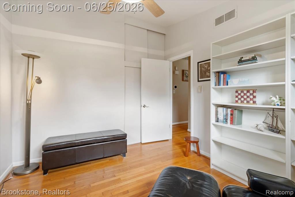 24210 Beverly Street, Oak Park, MI 48237 — Photo 13