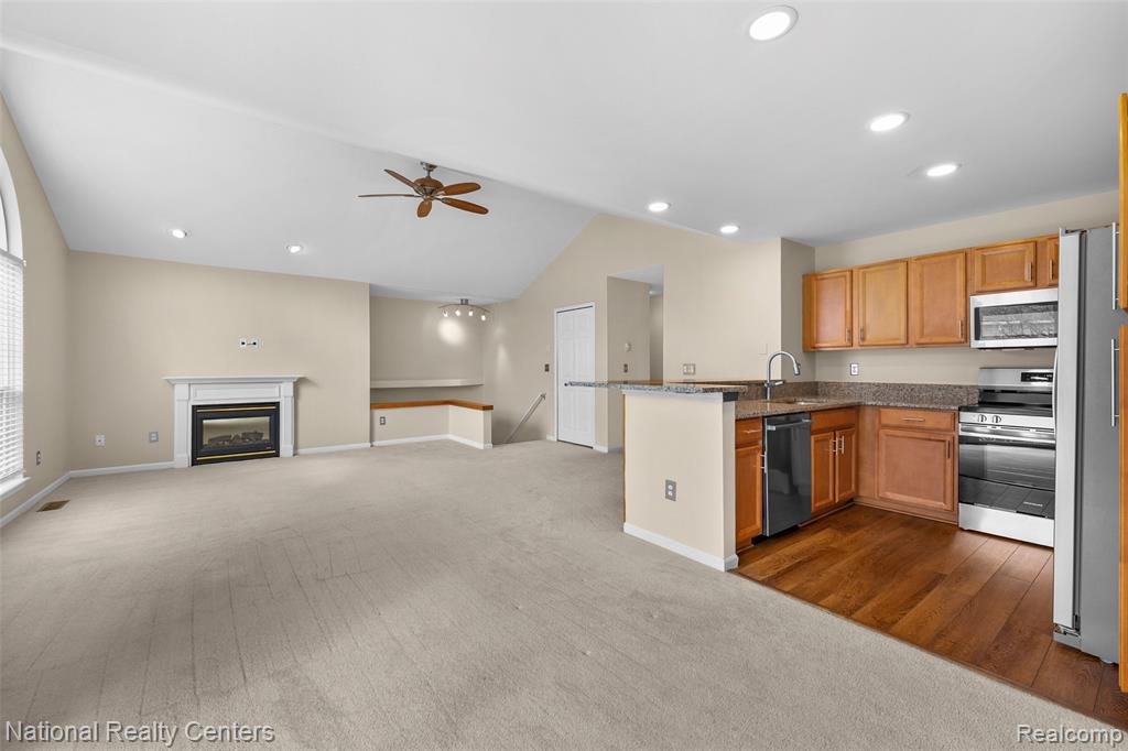 7201 Farmingdale Lane, Walled Lake, MI 48390 — Photo 12
