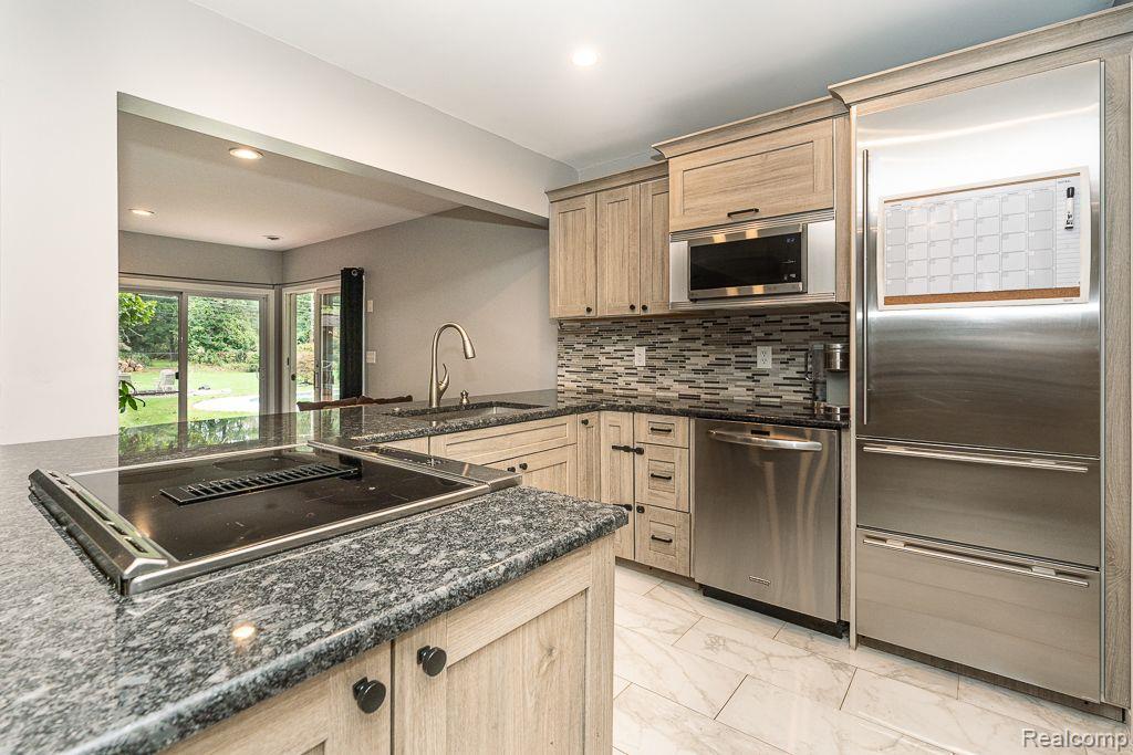 8871 SUNCREST Drive, Sterling Heights, MI 48314 — Photo 15