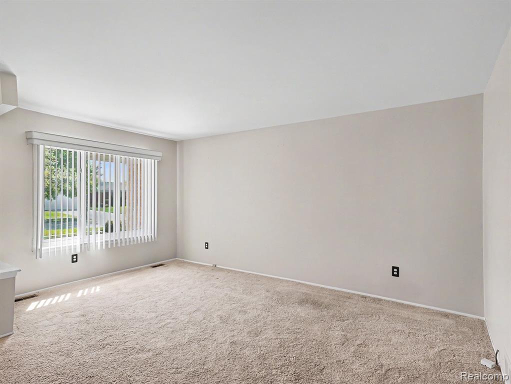 39629 Edgemont Drive, Sterling Heights, MI 48310 — Photo 21