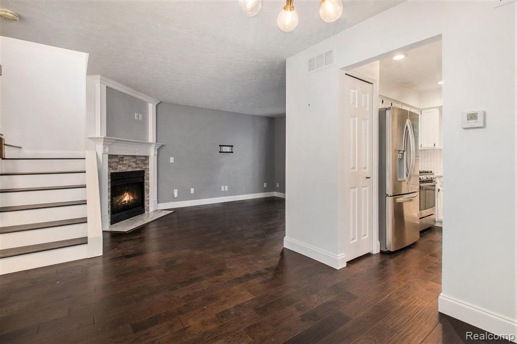490 FOREST Drive, Brighton, MI 48116 — Photo 4