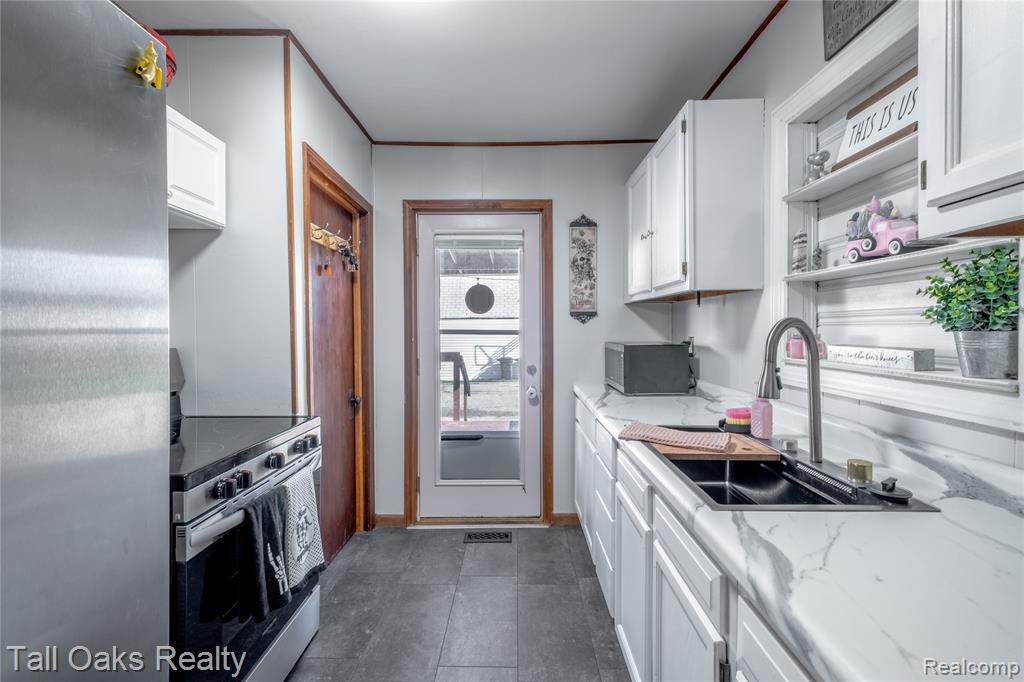 6123 Lapeer Road, Burton, MI 48509 — Photo 11