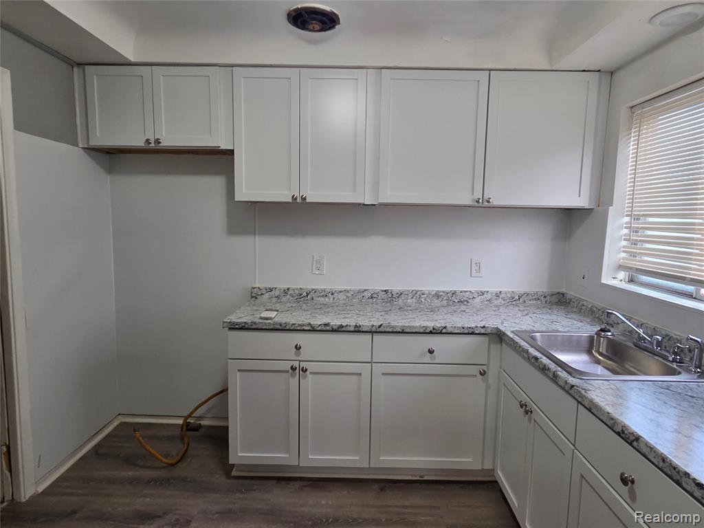 12217 Plainview Avenue, Detroit, MI 48228 — Photo 8