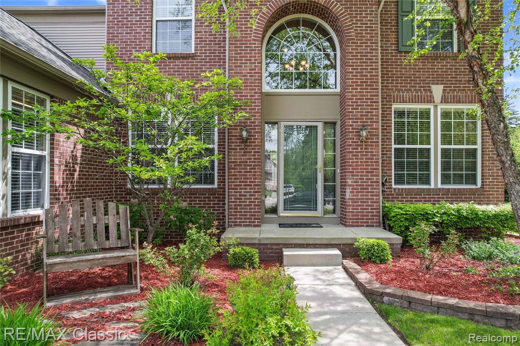 6323 Moonstone Dr, Grand Blanc, MI 48439 — Photo 2