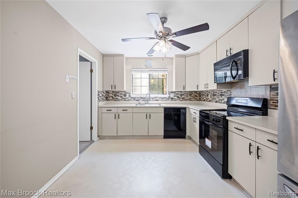 29664 Pine Ridge Circle, Farmington Hills, MI 48331 — Photo 13