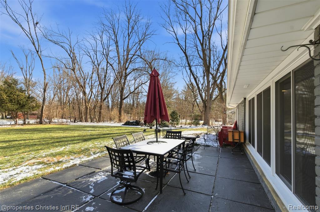 4305 Meadowlane Court, Bloomfield Hills, MI 48304 — Photo 30