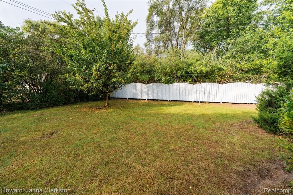 6183 Jameson Drive, Waterford, MI 48329 — Photo 26