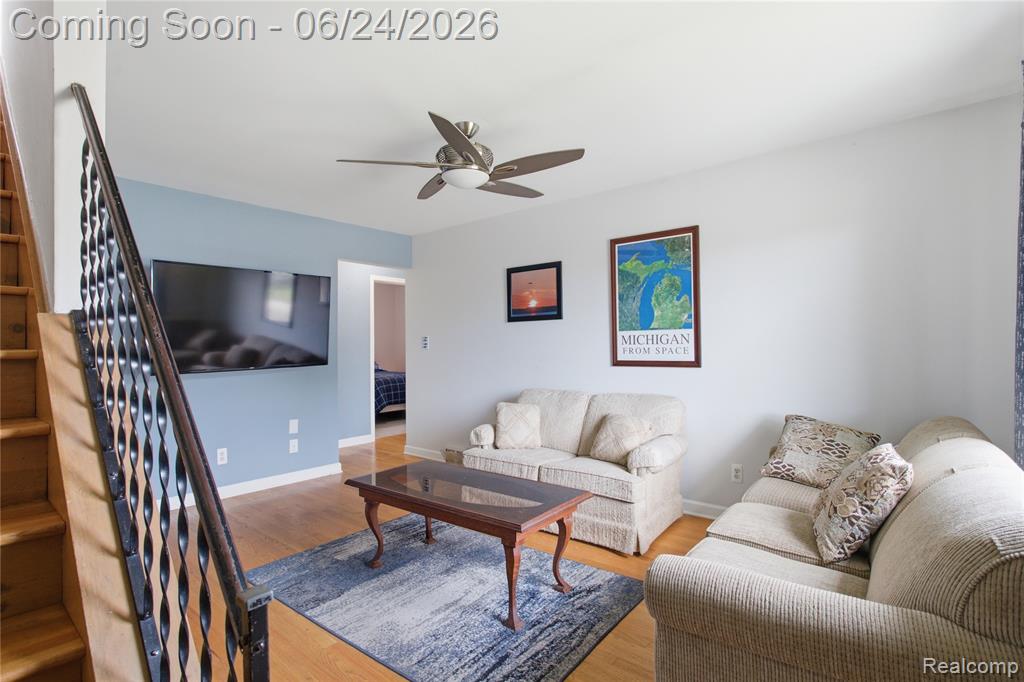 20644 Hollywood Street, Harper Woods, MI 48225 — Photo 2