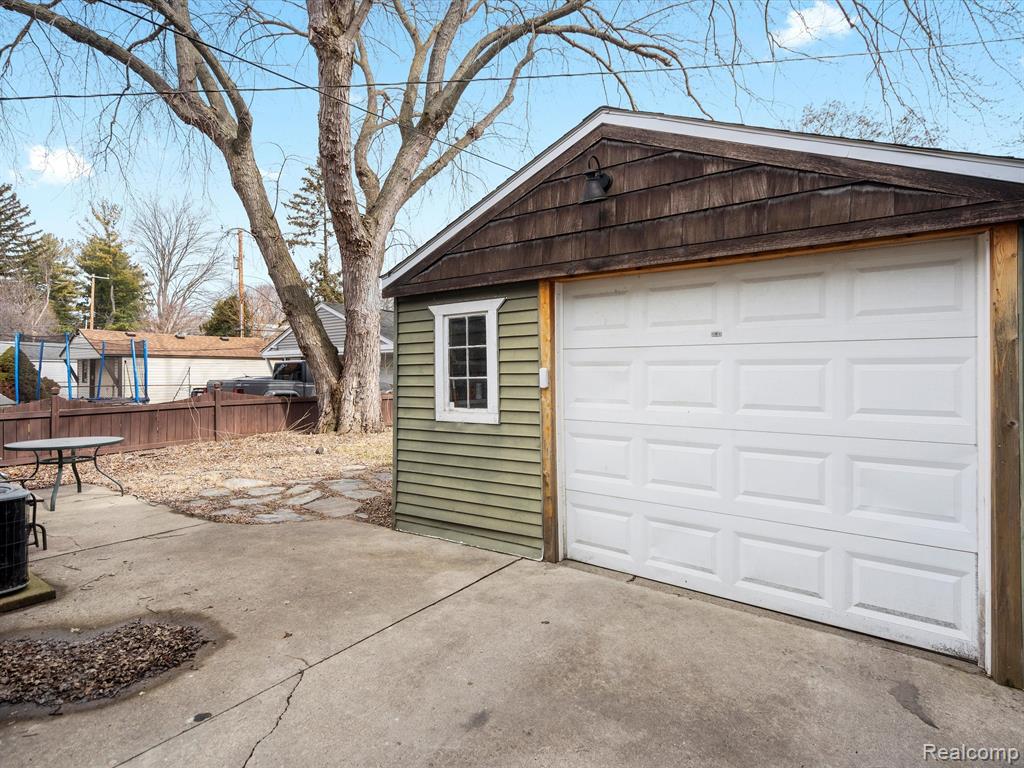 721 HELENE Avenue, Royal Oak, MI 48067 — Photo 2