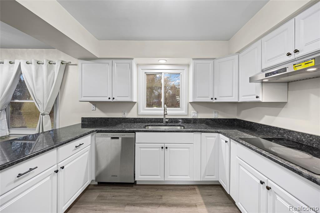 5738 Pebbleshire Road, Bloomfield Hills, MI 48301 — Photo 13