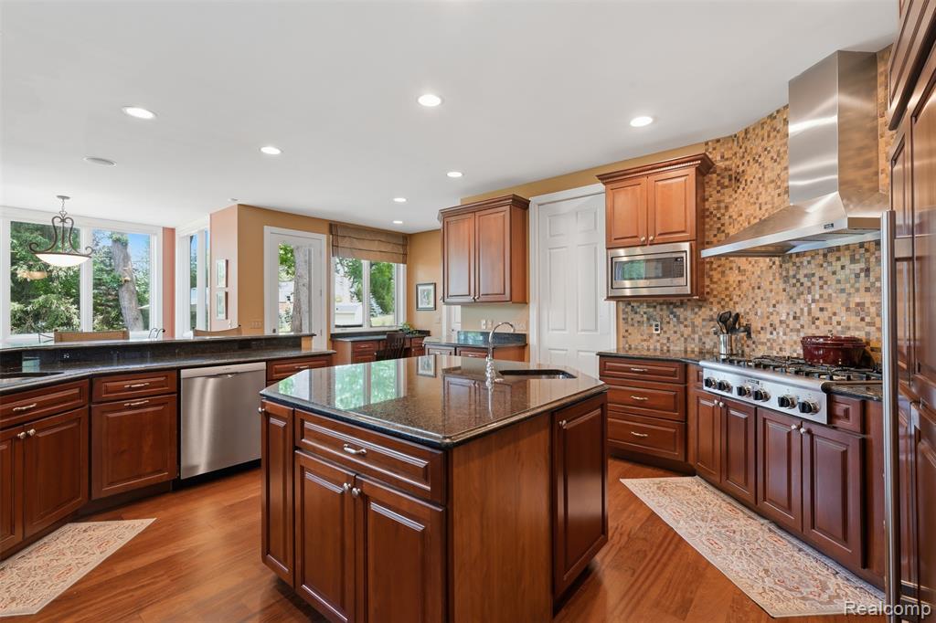 5110 Kitson Lane, West Bloomfield, MI 48324 — Photo 14