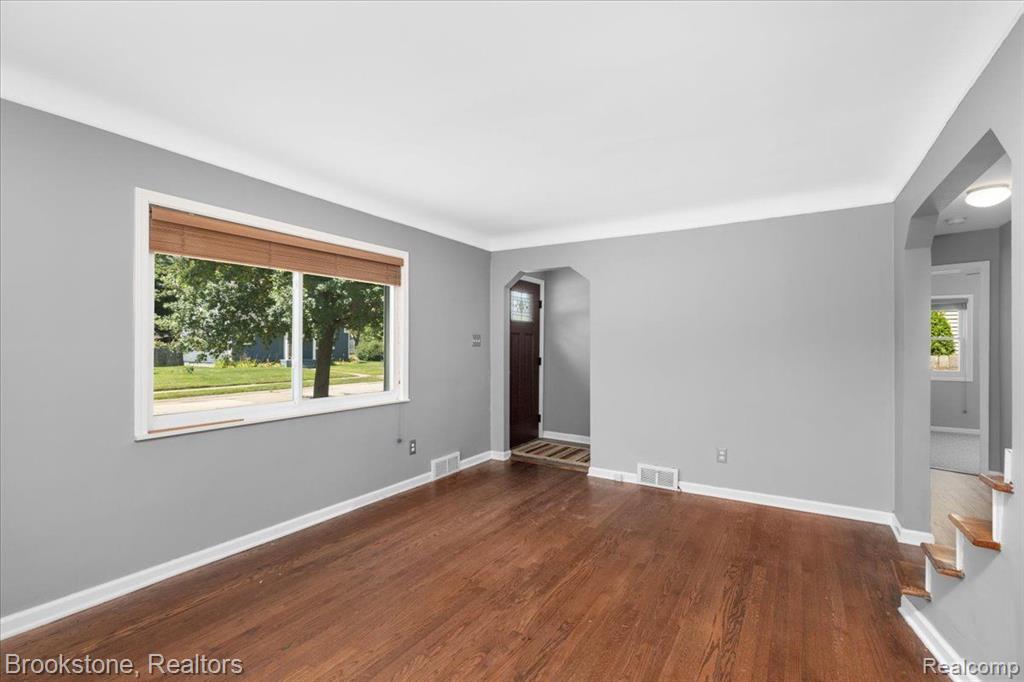 516 N EDGEWORTH Avenue, Royal Oak, MI 48067 — Photo 6