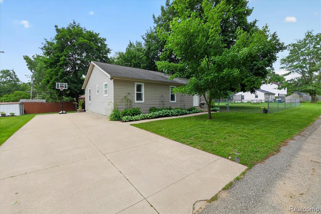 9115 Maplewood Drive, White Lake, MI — front exterior