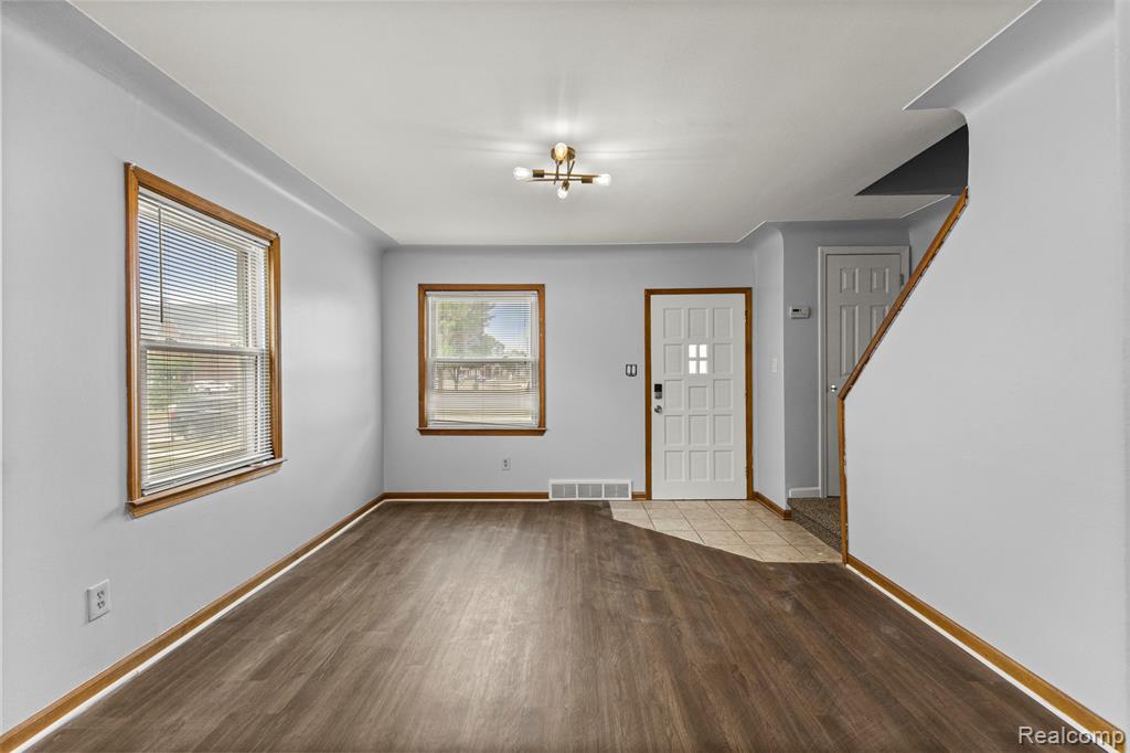 6918 Manor Street, Dearborn, MI 48126 — Photo 4