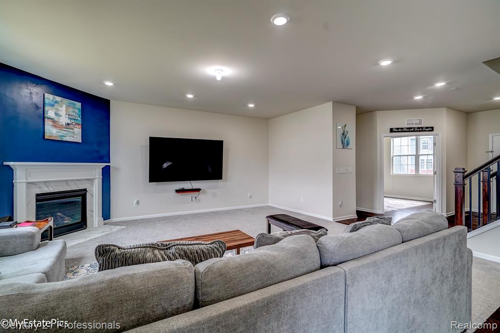 6044 FIELDSTONE Circle, South Lyon, MI 48178 — Photo 11