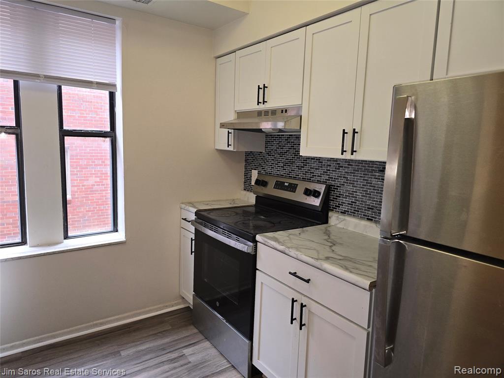 590 Parkview #202 Drive, Detroit, MI 48214 — Photo 6