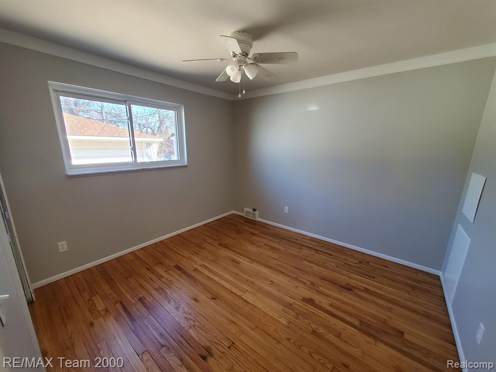 4639 KINGSTON Street, Dearborn Heights, MI 48125 — Photo 14