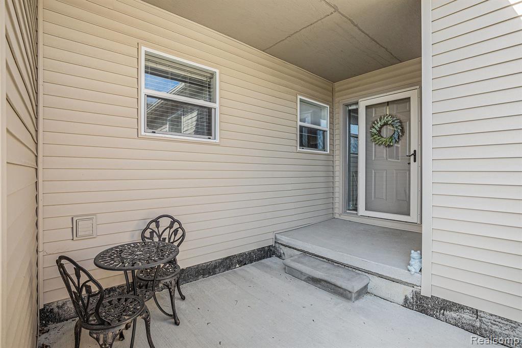 54313 CAMDEN Circle, New Baltimore, MI — Photo 4