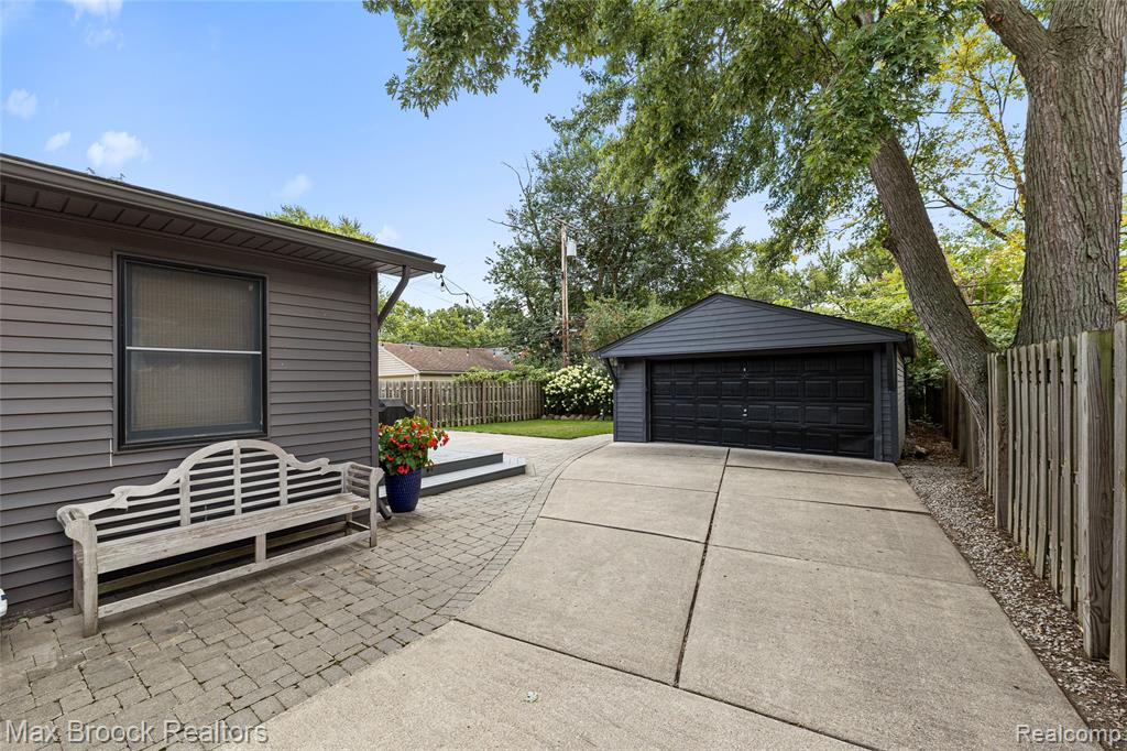 10545 Talbot Avenue, Huntington Woods, MI — Photo 27