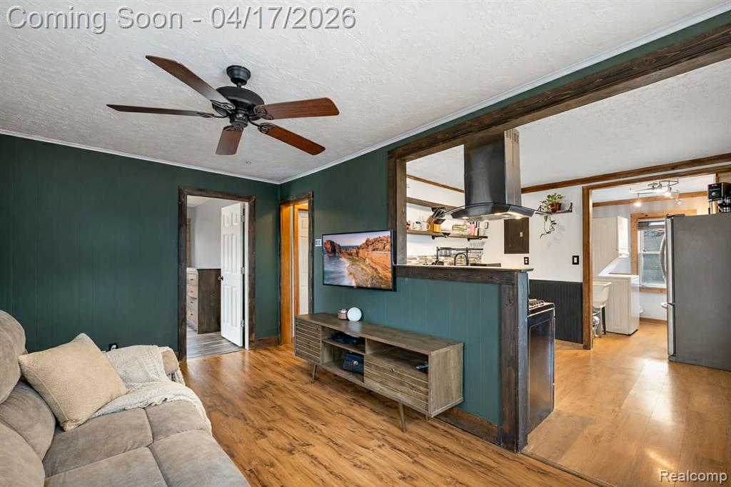 569 E Guthrie Avenue, Madison Heights, MI 48071 — Photo 3