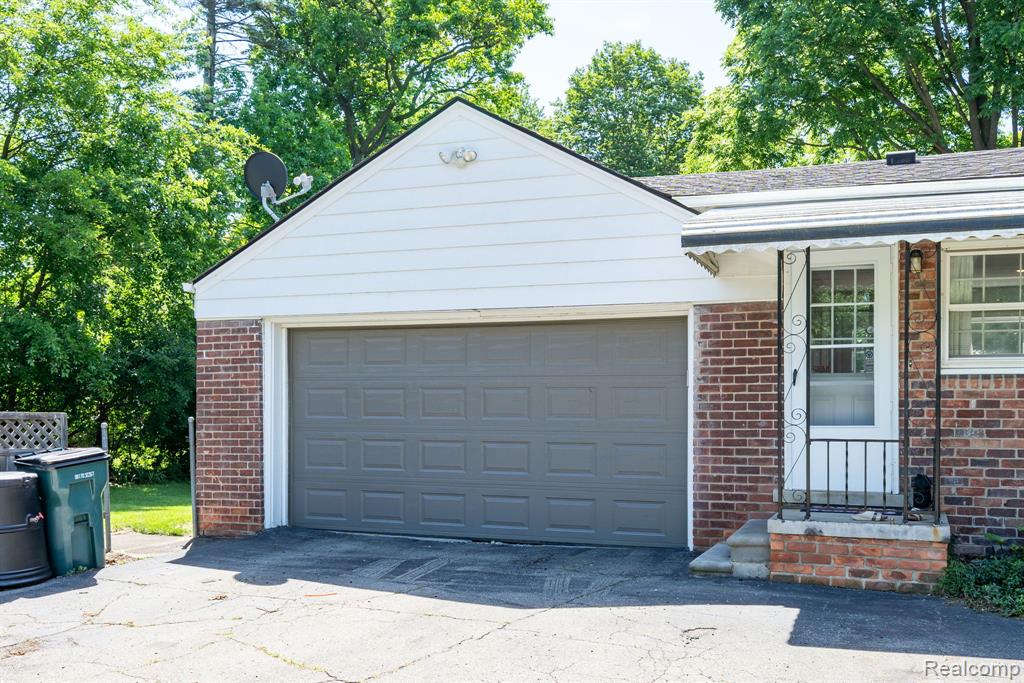 28090 Sunset Boulevard W, Lathrup Village, MI 48076 — Photo 41
