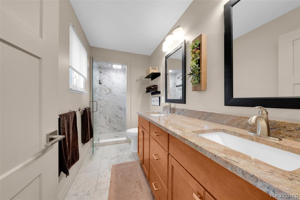 5780 Southward Avenue, Waterford, MI 48329 — Photo 16
