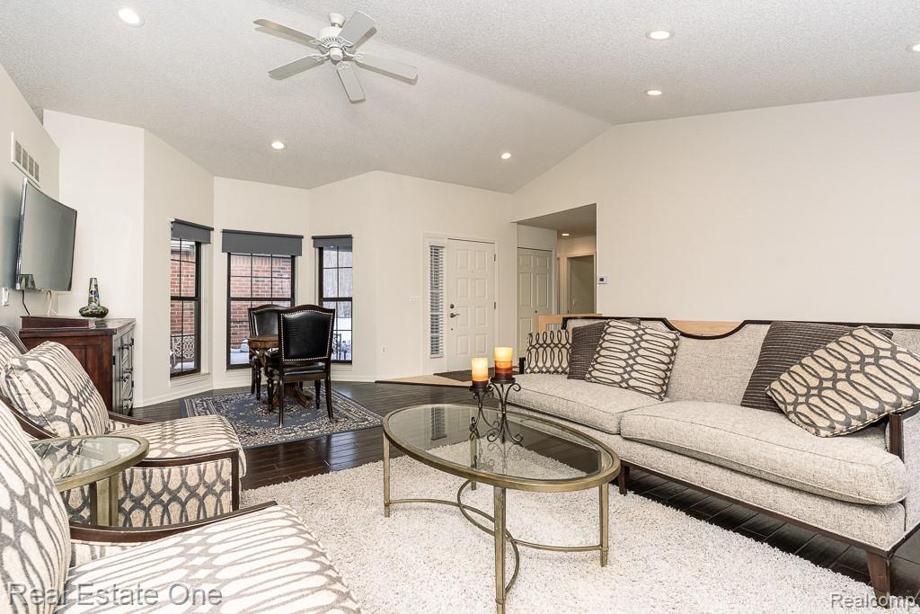 7086 Danbrooke Court, West Bloomfield, MI — Photo 8