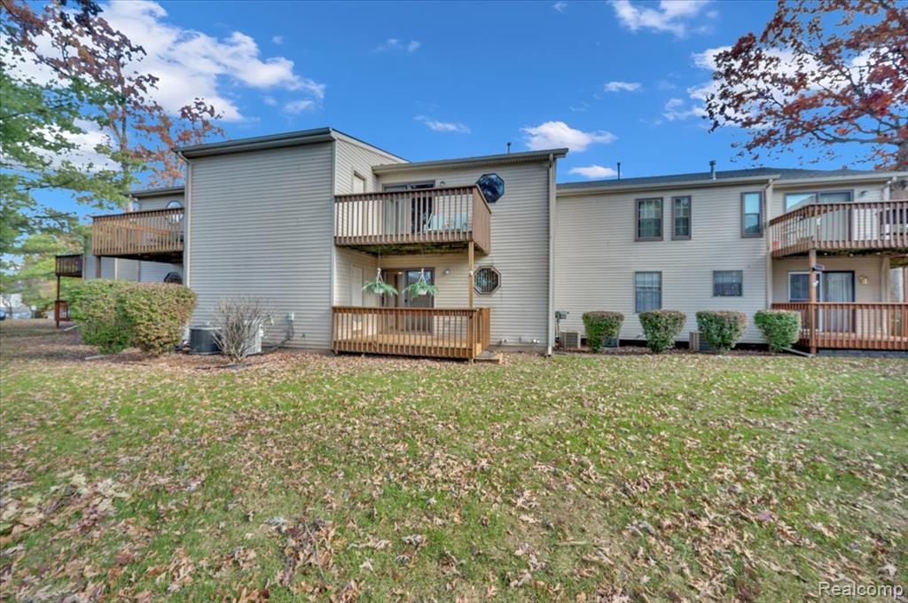 4911 Oak Hill Drive, Waterford, MI 48329 — Photo 16