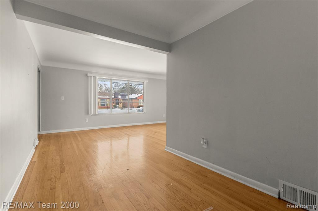 20295 Huntington Road, Detroit, MI 48219 — Photo 11