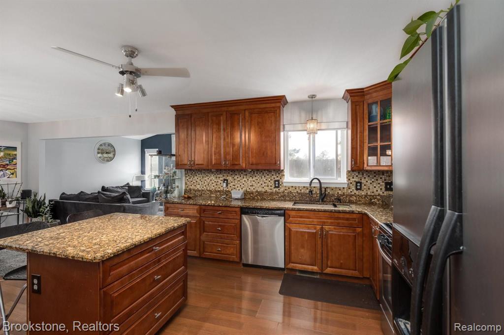 992 WILDWOOD LANE, Canton, MI 48188 — Photo 10