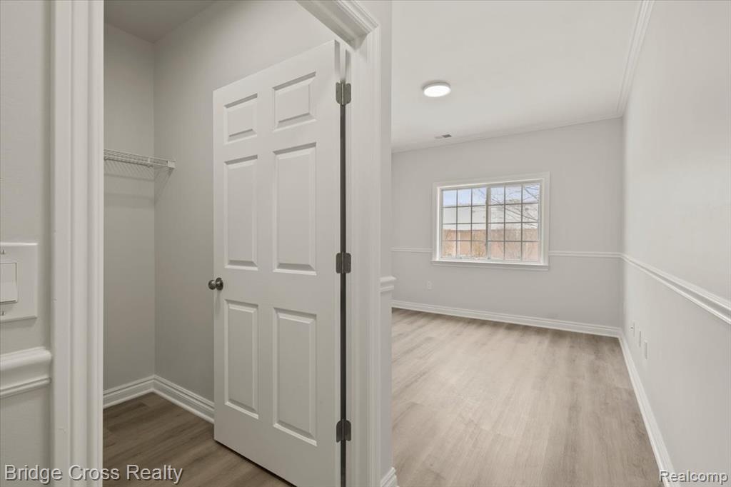 5685 Twin Oaks Drive, Sterling Heights, MI 48314 — Photo 11
