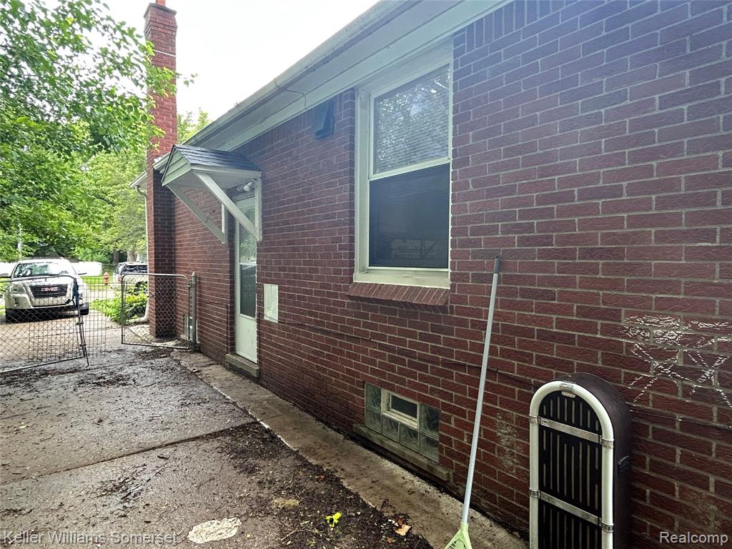 18573 Elkhart Street, Harper Woods, MI 48225 — Photo 7