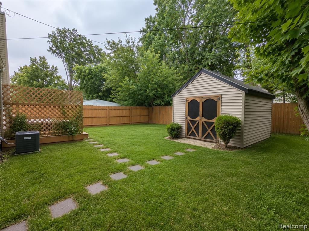 4097 Chenlot Lane, Waterford, MI 48328 — Photo 38