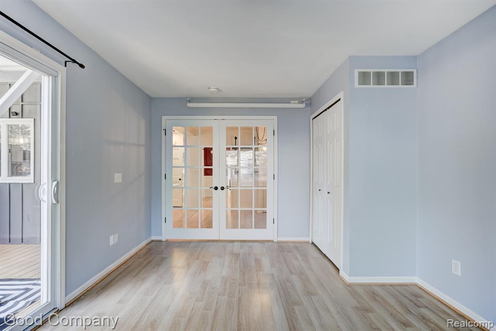 934 Lockwood Road, Royal Oak, MI 48067 — Photo 33